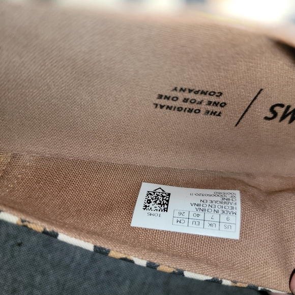 Toms - Picture 4 of 4